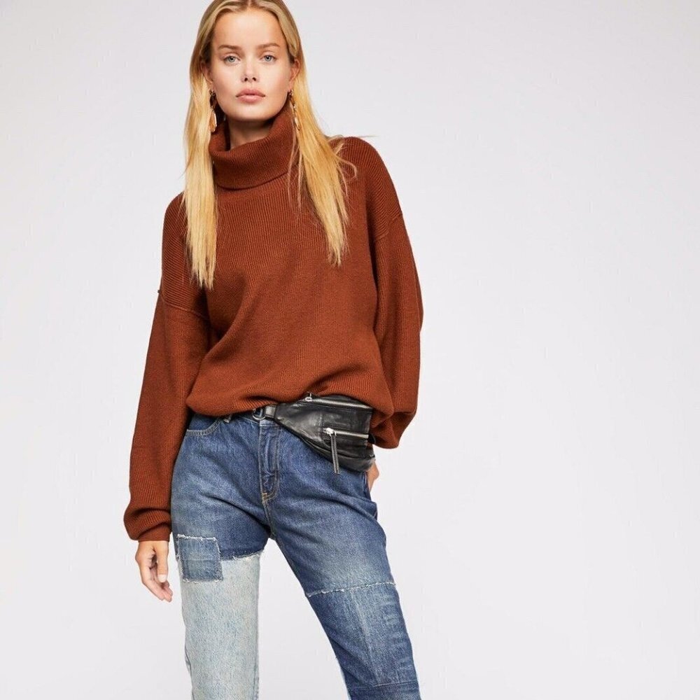 FREE PEOPLE Brown Ribbed Oversized Turtleneck Pullover Sweater Size Medium